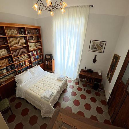 Palazzo Framarino Dei Malatesta - Noble Floor - XIV Century Джовинаццо Экстерьер фото