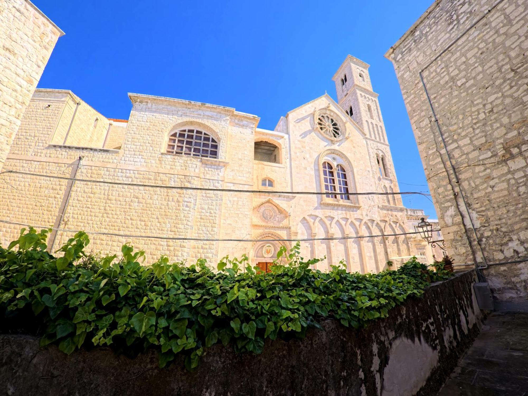 Palazzo Framarino Dei Malatesta - Noble Floor - XIV Century Джовинаццо Экстерьер фото