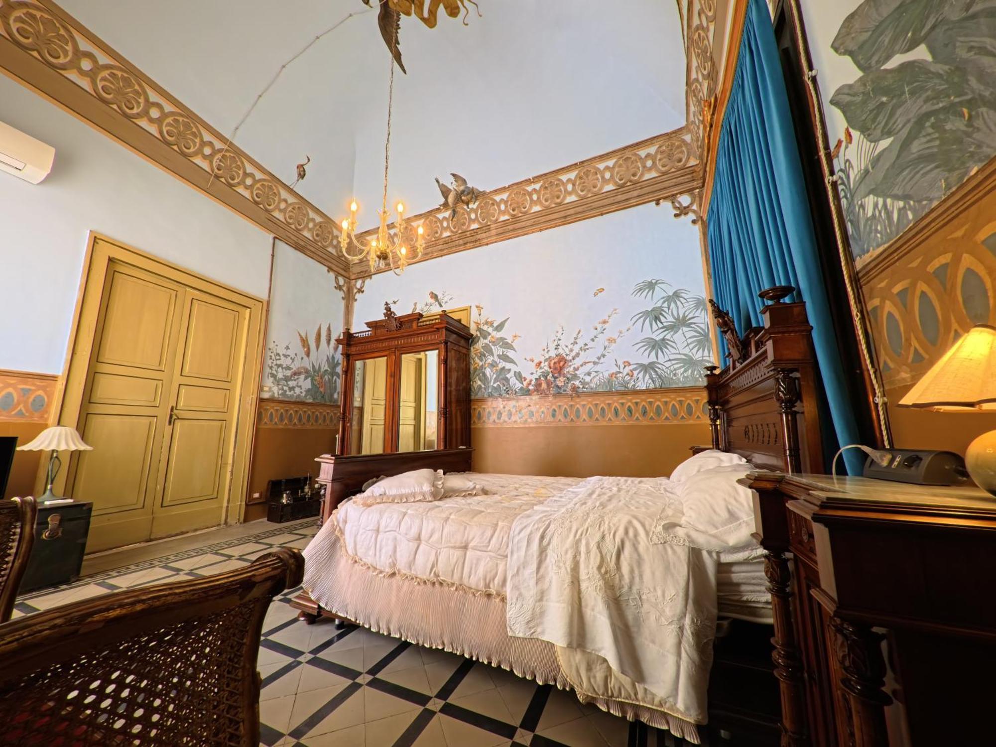 Palazzo Framarino Dei Malatesta - Noble Floor - XIV Century Джовинаццо Экстерьер фото
