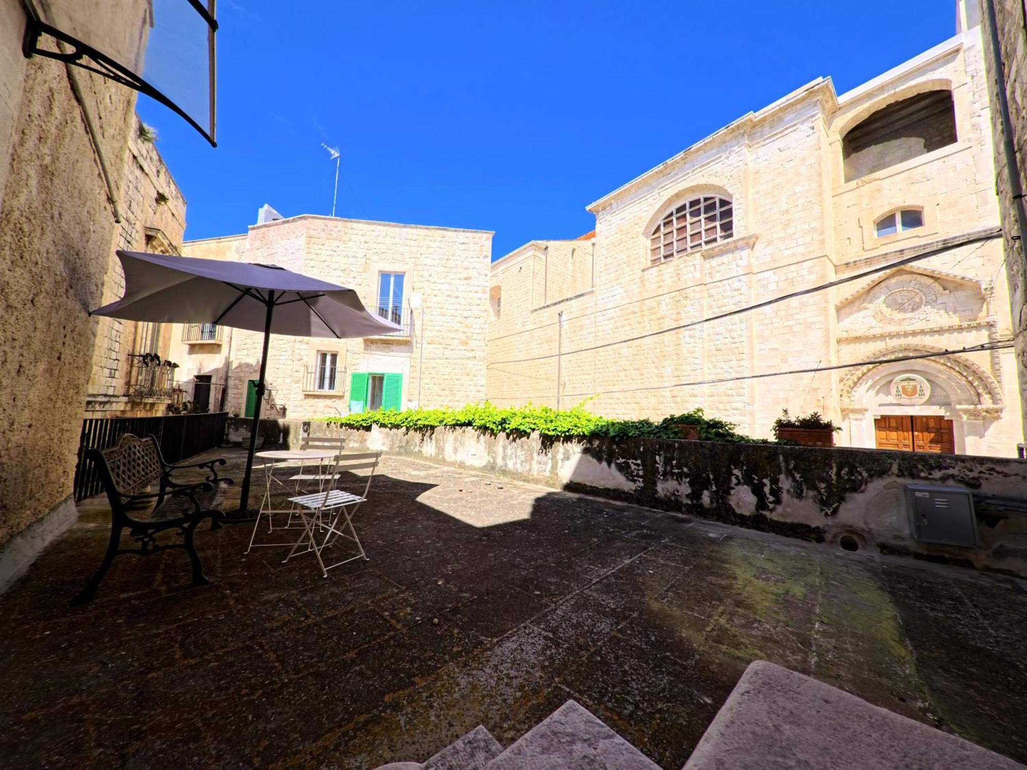 Palazzo Framarino Dei Malatesta - Noble Floor - XIV Century Джовинаццо Экстерьер фото